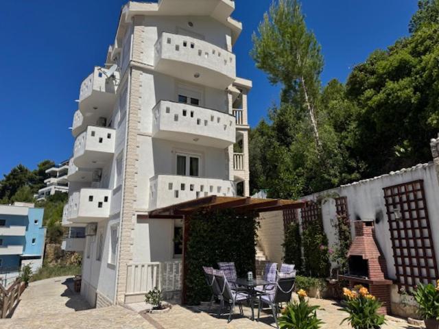 Apartment Malou *