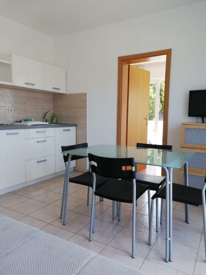 Apartment Malou Baska Voda